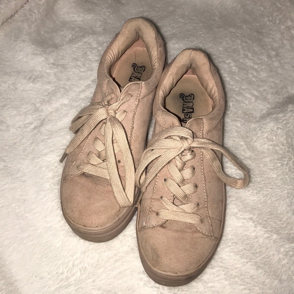Nude low-top sneakers✨